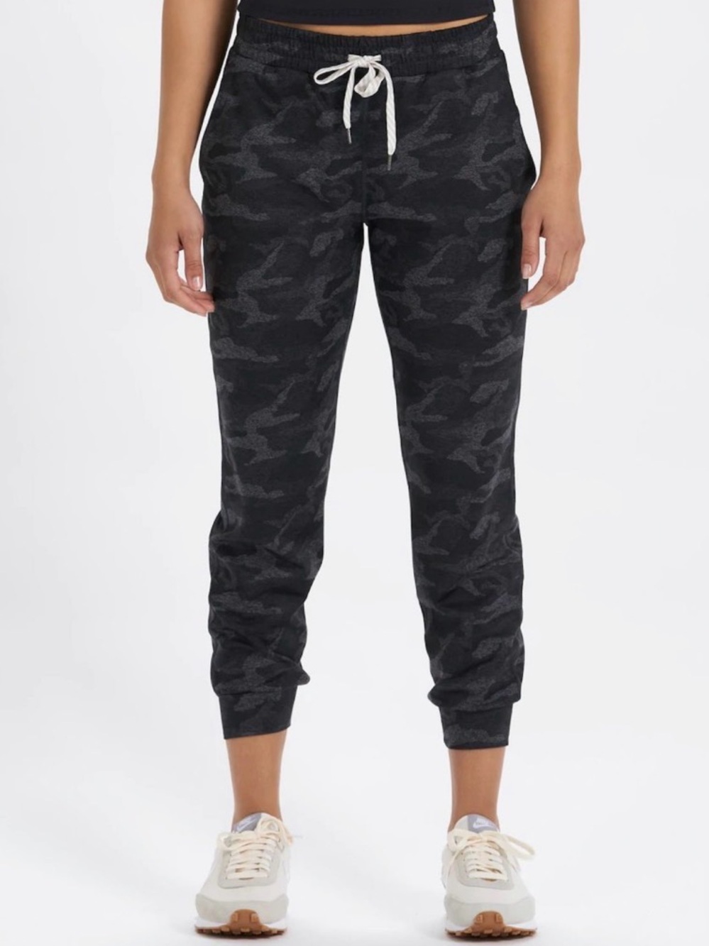 Vuori Black Heather Camo Performance Jogger Women’s XS